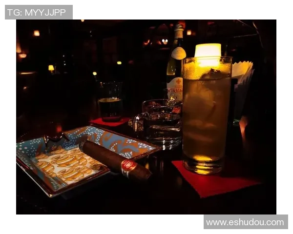 足球明星享受奢华生活抽雪茄的真实瞬间曝光引发热议